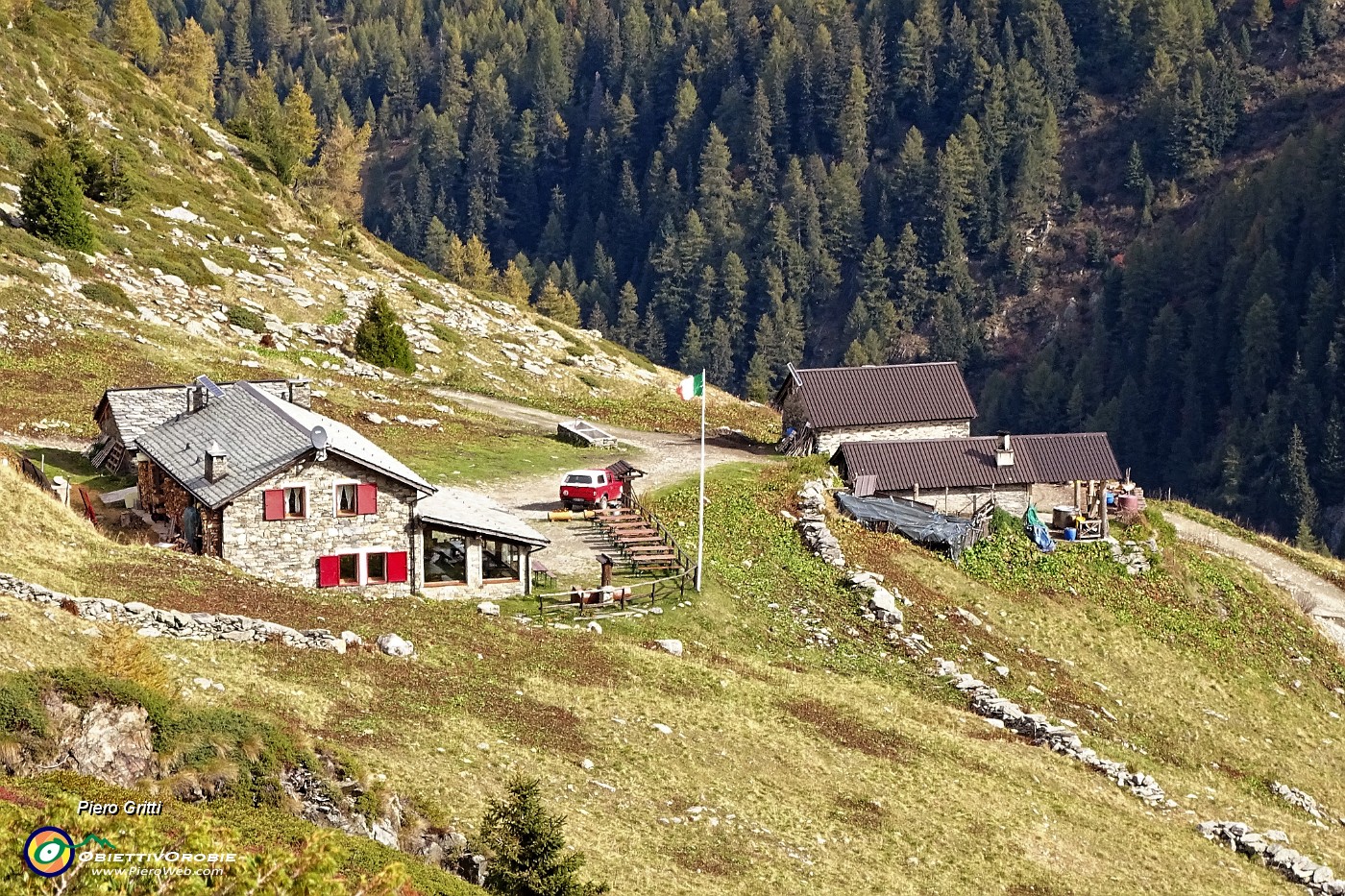 27 Zoom sul Rif. Dordona (1930 m).JPG